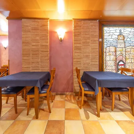 Sin Recep24h Puerta De La - Pet Friendly & Restaurante Gasthuis Almazán