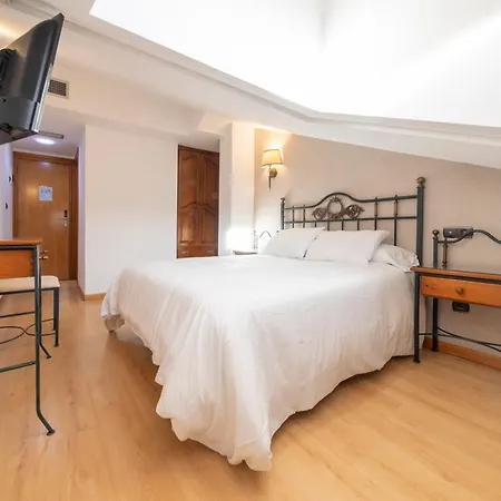 Sin Recep24h Puerta De La - Pet Friendly & Restaurante Guest house 3*